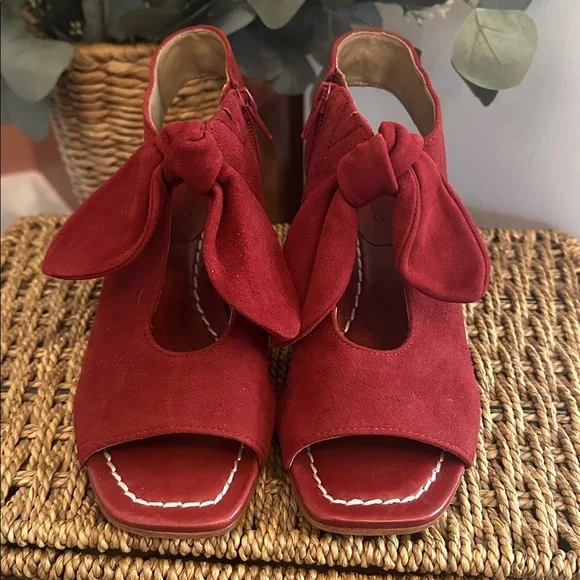 Bernardo Lizzie Red Suede wooden block Heeled 6.5 bow detail zipper peep Sandals - Picture 3 of 12